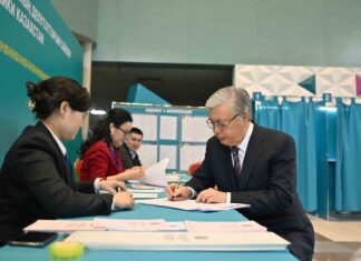 Казакстандагы шайлоо: Мажилисте көпчүлүк орундарды өкмөтчүл партия ээледи