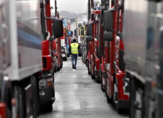 ЖМК: Евробиримдик Орусияга реэкспорт кылган өлкөлөргө соода чектөөлөрүн киргизиши мүмкүн