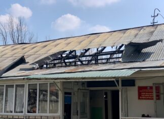 Ош: Милиция шаардык билим берүү башкармалыгынын имаратын эки киши атайын өрттөп кеткенин билдирди