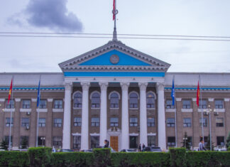 Бишкектин мэрин түз шайлоо боюнча мыйзам долбоору парламентте колдоо тапкан жок