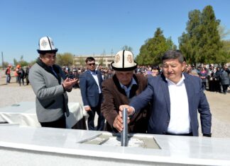 Акылбек Жапаров Чүй облусундагы эки жаңы заводдун курулушуна капсула салды