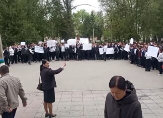 Байсалов: №1 гимназиянын мугалимдери окуучулар катышкан митингден соң толугу менен жумуштан алынды