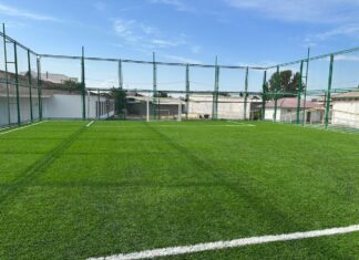 Ош шаарындагы мектепке 2,7 млн сомго футбол аянтчасы курулду