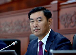 Коммерциялык эмес уюмдар жөнүндө мыйзам: Депутат Эмил Токтошев демилгечи болуудан баш тартты