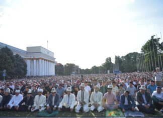 Бишкекте миңдеген киши айт намазга катышты