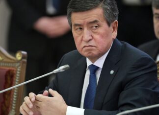 «Татыксыз». Түмөнбаев Сооронбай Жээнбековду экс-президент макамынан ажыратуу демилгесин көтөрөт