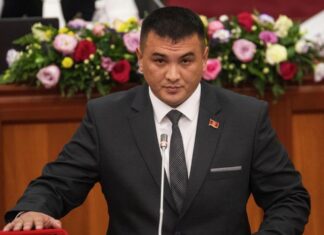 Депутат Максатбек Сарбагышев «чет элдик тыңчы» мыйзам долбоорунан баш тартты