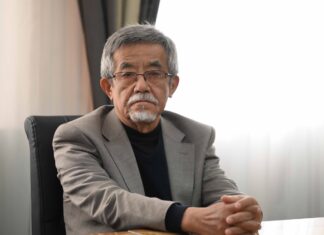 Туунун авторлорунун бири Бекбосун Жайчыбеков өлкөнүн символун өзгөртүүгө каршы чыкты