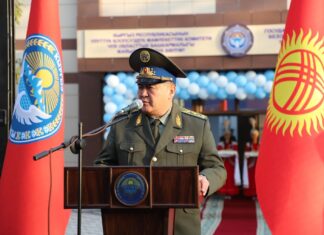 Пенсионерби же студентпи, баары жооп берет — Ташиев 70 жаштагы карыянын кармалышы тууралуу