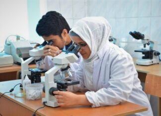 Пакистандын министри Кыргызстандын медициналык окуу жайлары жетиштүү билим бербей жатканын айтты