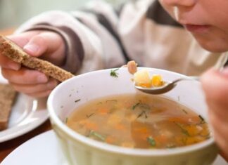 Президенттин чечими: Бала бакчалардагы тамак-ашка мамлекет каражат бөлбөйт