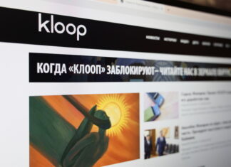 «Kloop’тон колуңарды тарткыла!» Журналисттердин кармалганы тууралуу дүйнөдө эмне деп жатышат?