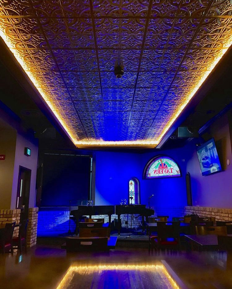 Dance & night club, bar, party entertainment venue. Kyle Mac Winnipeg Musician Dueling Pianos And Private Events