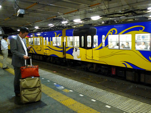 キャラクターたちと共存する日本