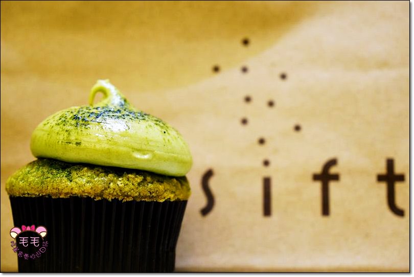 香港美食|影音》Sift。清爽不甜膩抹茶奶油霜杯子蛋糕，尖沙咀K11/香港抹茶甜點下午茶/香港自由行