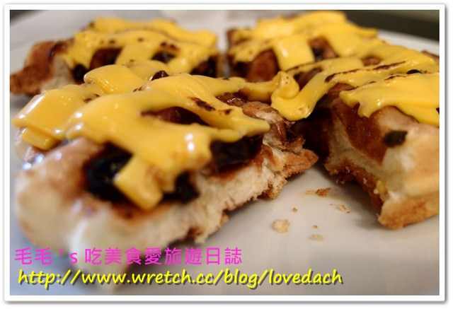 台北信義 》食記:MR.PAPA WAFFLE&CAFE 比利時鬆餅專賣店。鹹鹹甜甜好滋味~藍莓起司鬆餅(邀約)