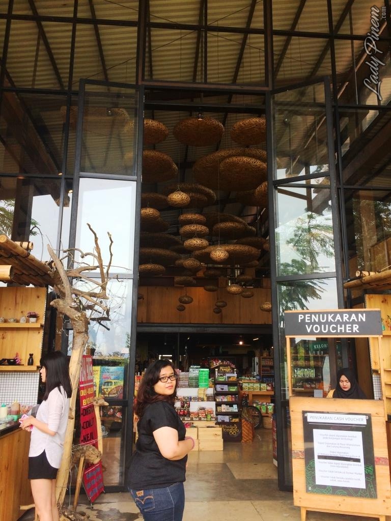 Jauh di tombatu kampungku yang kecil aku sangat merindukan mu salam bye anthony Menikmati Keindahan Alam di Dusun Bambu, Bandung | Lady Pinem