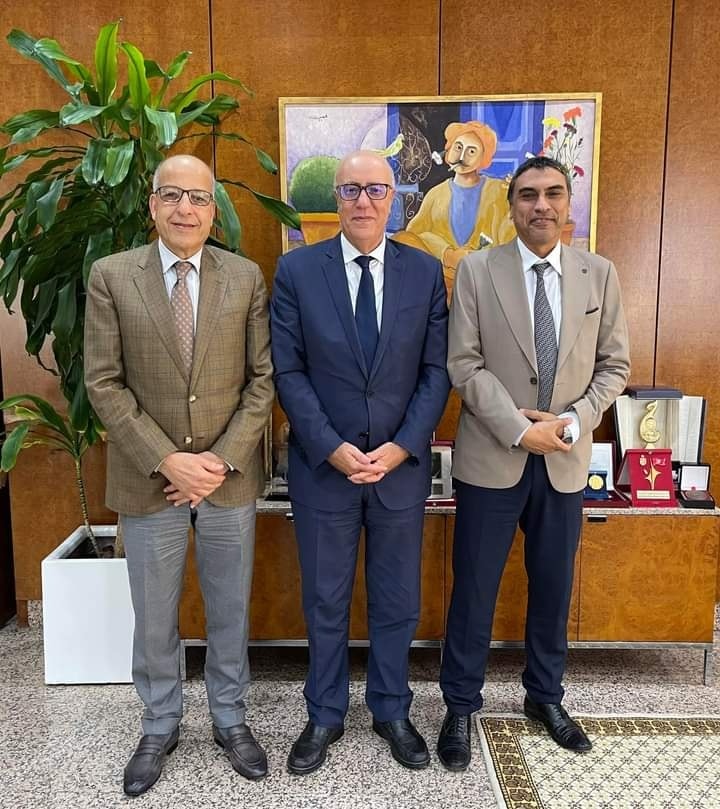 الكبير ونائبه يبحثان مع محافظ البنك المركزي التونسي التعاون المستقبلي بين المؤسستين .&nbsp;