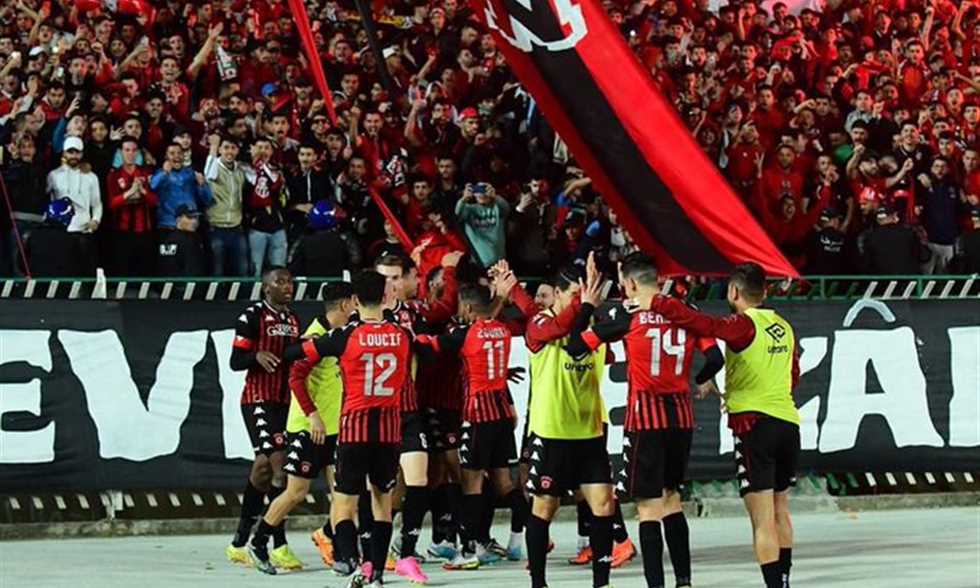 فريق ( الهلال ) يفقد لقائه امام اتحاد العاصمة الجزائري بهدفين دون رد . فريق ( الهلال ) يفقد لقائه امام اتحاد العاصمة الجزائري بهدفين دون رد .