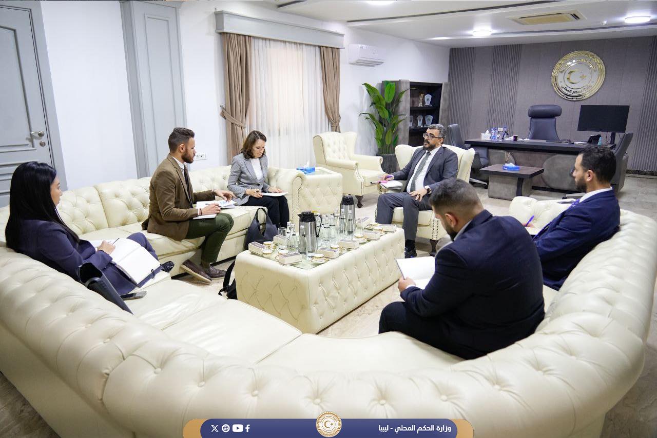  وزير الحكم المحلي يبحث، مع نائبة الممثل الخاص للأمين العام للأمم المتحدة الخطوات التنفيذية لاعادة إعمار مدينة درنة .