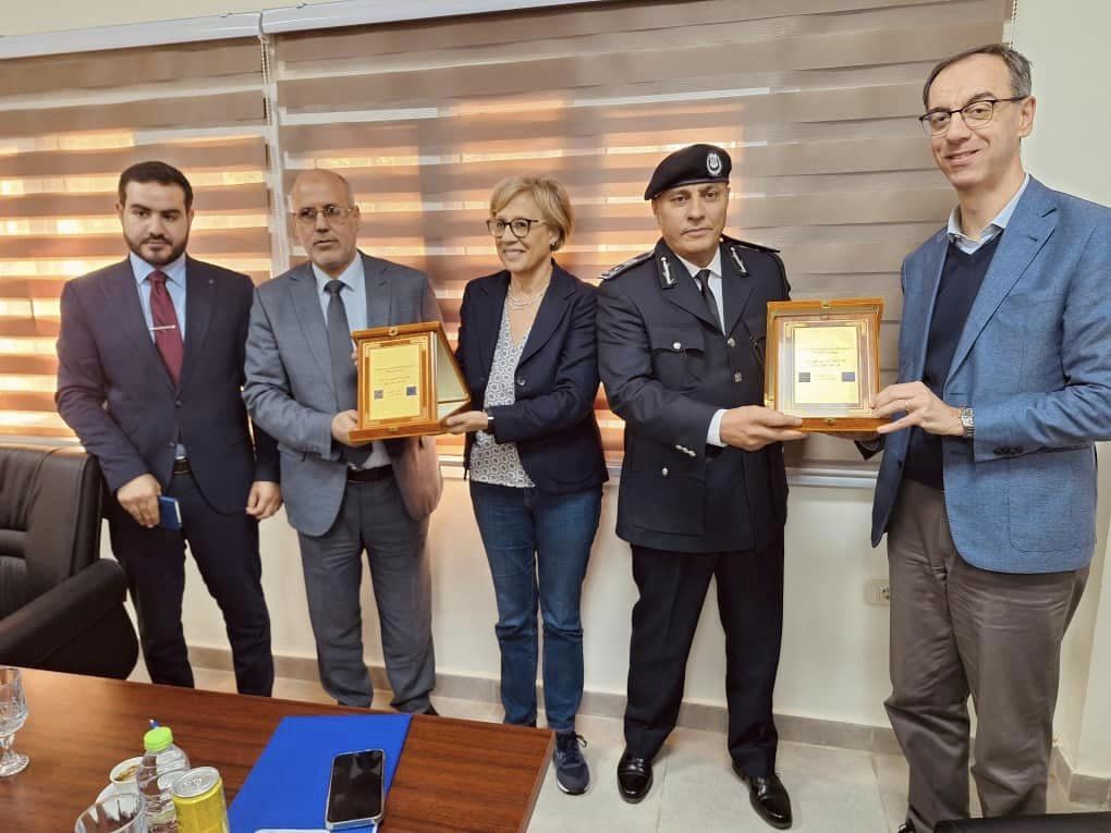 اجتماع امني بمديرية أمن رأس اجدير بحضور الاتحاد الاوروبي يناقش آليات التعاون المشترك لتطوير العمل بالمنفذ .
