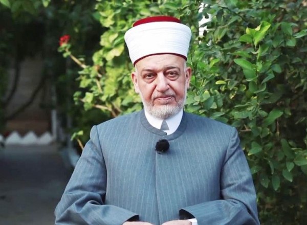 استشهاد وزير الأوقاف الفلسطيني الأسبق في قصف للاحتلال الإسرائيلي استهدف منزله في غزة.