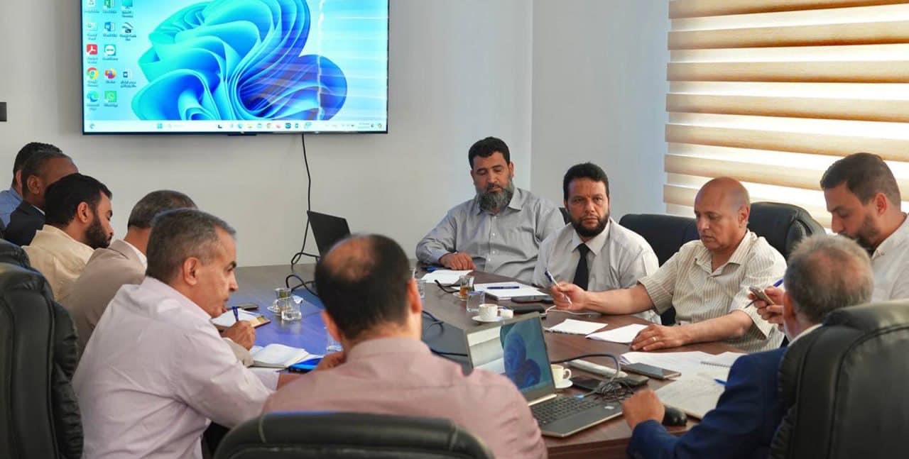 اللجنة الفنية لمتابعة ظاهرة طفح المياه تعقد اجتماعا لاستعراض نتائج اللجان بمدينة زليتن ومناطق اخري