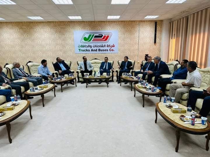  شركة الشاحنات والحافلات تبحث مع شركة ايفكو تعزيز اوجه التعاون المشترك بينهما واعاداة احياء الانشطة الصناعية بالشركة .