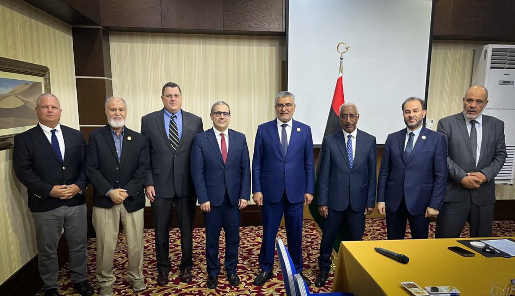القائم بالأعمال الأمريكي يناقش مع تكالة جهود التغلب على الانقسامات والحفاظ على السيادة الليبية. القائم بالأعمال الأمريكي يناقش مع تكالة جهود التغلب على الانقسامات والحفاظ على السيادة الليبية.