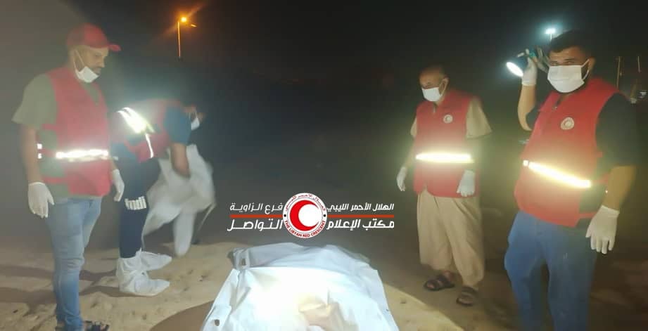 الهلال الأحمر فرع الزاوية ينتشل جثة مجهولة الهوية في ميناء مصفاة الزاوية .