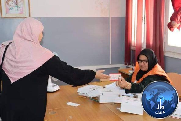 استمرار توزيع بطاقات ناخب بمراكز توزيع البطاقات التابعة للمفوضية .