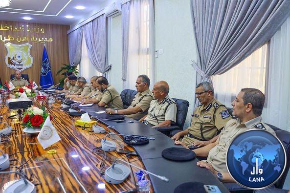  مدير أمن طرابلس يتابع تنفيد الخطة الاستراتيجية لتنظيم الانتشار الأمني الشرطي في العاصمة .