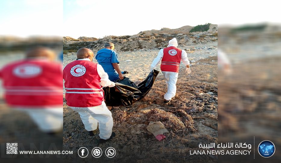 الهلال الأحمر صرمان ينتشل جثة لمهاجر غير شرعي على شاطئ المدينة.