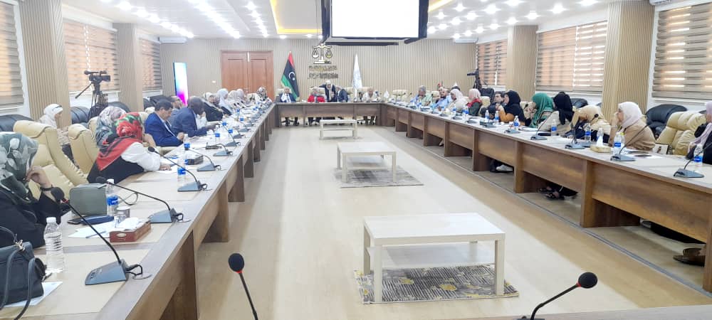 اللجنة العُليا للطفولة والمعهد العالي للقضاء ينظمان ورشة عمل مشتركة .