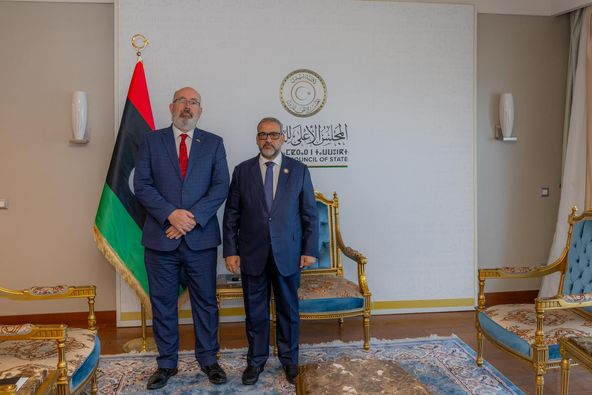 المشري يبحث مع السفير البريطاني المستجدات السياسية في البلاد، وآخرها ما يتعلق بمصرف ليبيا المركزي .