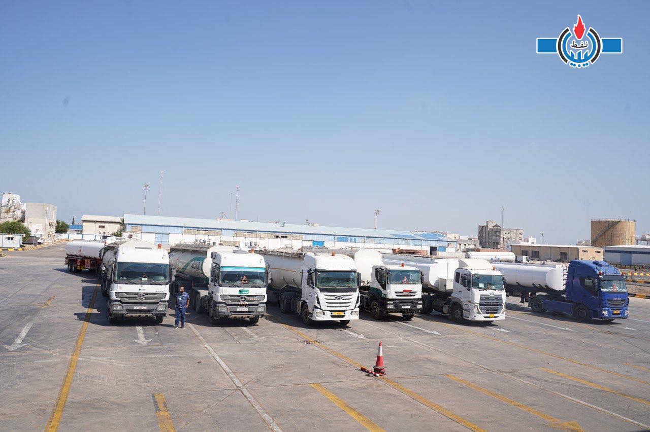  بعد عودة الازدحام أمام محطات الوقود : شركة البريقة تطمئن المواطنين بتوفر الوقود ، وتدعو لعدم القلق .