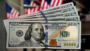 ارتفاع الدولار وسط بحث المستثمرين عن دلائل جديدة حول خفض أسعار الفائدة الأمريكية.