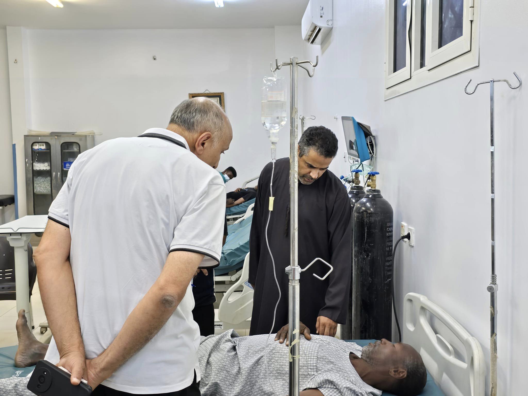 مصدر طبي بالكفرة : تسمم( 12) نازحا سودانيا في الكفرة. 