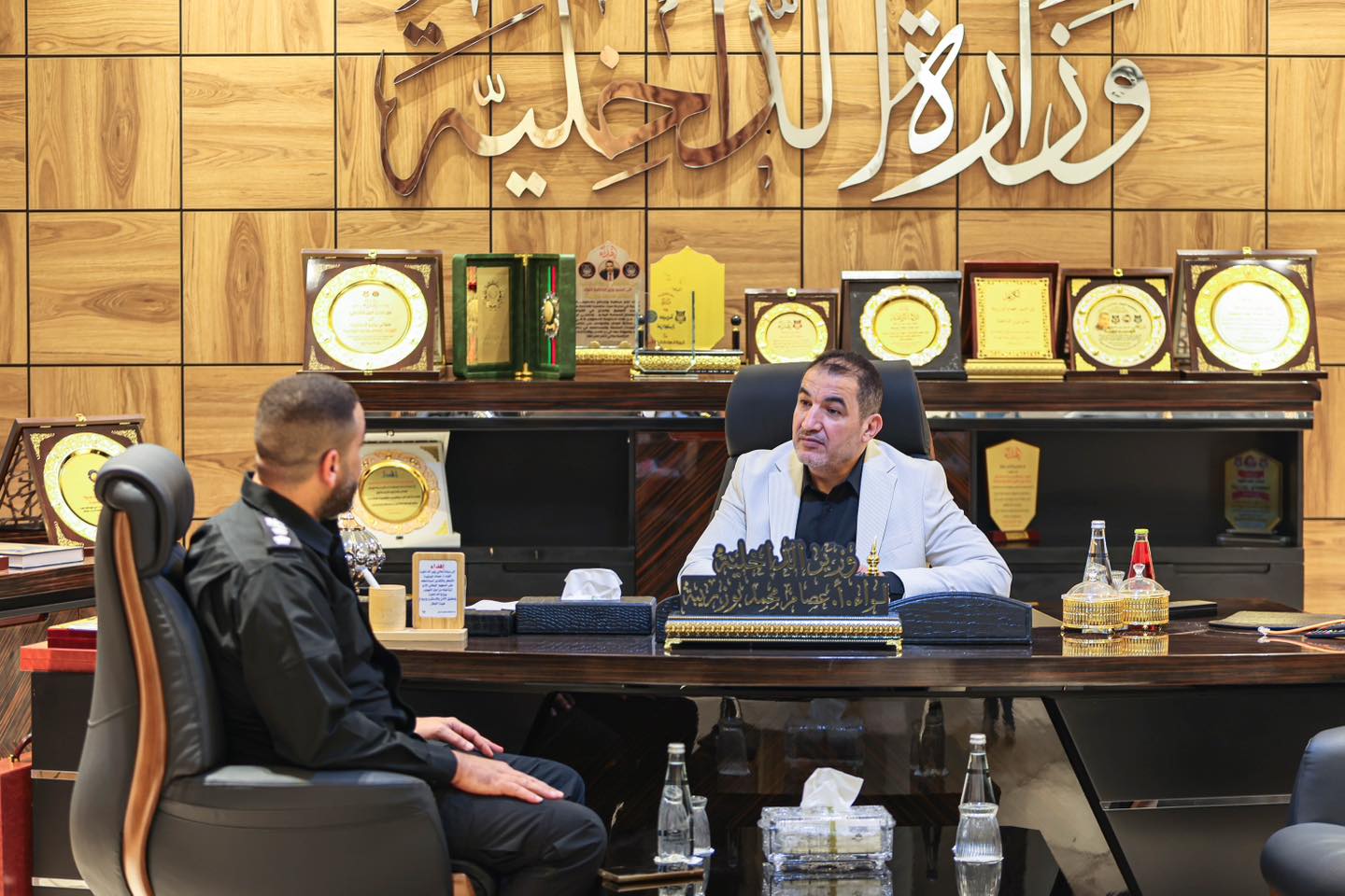داخلية الحكومة المكلفة من النواب تبحث تأمين محطات الوقود. داخلية الحكومة المكلفة من النواب تبحث تأمين محطات الوقود.
