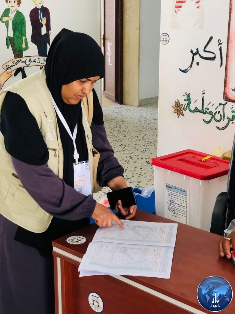  مفوضية الانتخابات : ارتفاع نسبة استلام النساء لبطاقة (ناخب) للمشاركة في الانتخابات البلدية .