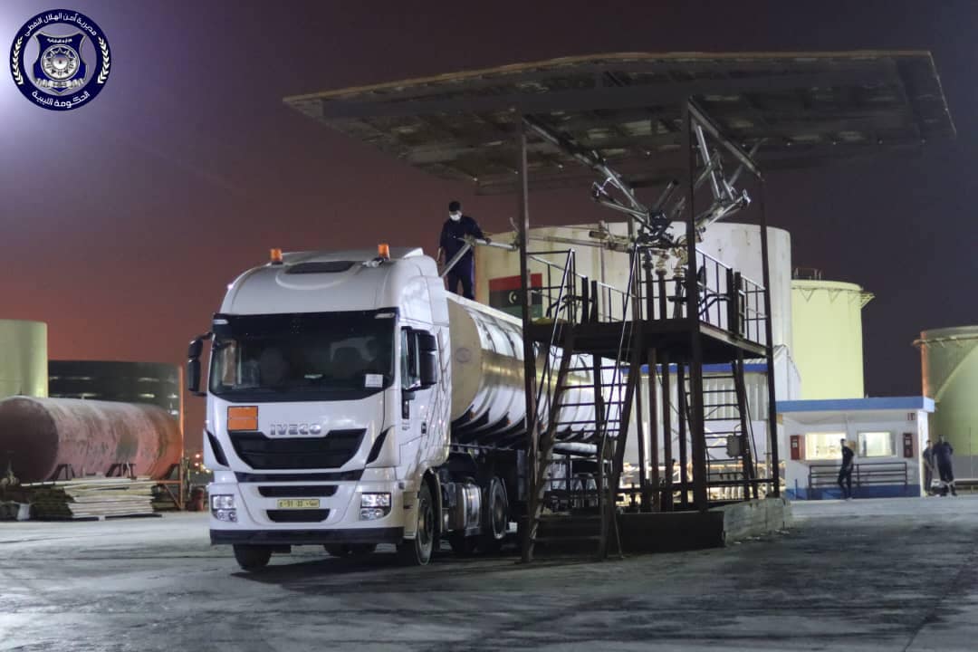 مديرية أمن الهلال النفطي : توافر الوقود بكميات كبيرة ، ومحطات الوقود تعمل على مدار الـ24 ساعة.