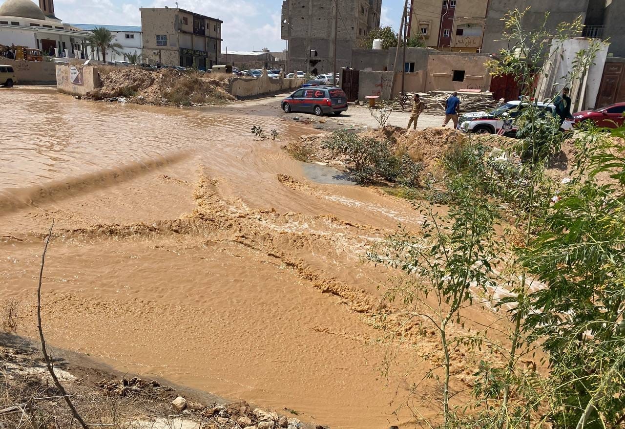 أمن طرابلس تفعل غرفة الإستجابة السريعة لمتابعة مياه جريان وادي المجانين والاودية المحيطة تحسبًا لأي طارئ قد ينتج عن ارتفاع منسوب المياه أمن طرابلس تفعل غرفة الإستجابة السريعة لمتابعة مياه جريان وادي المجانين والاودية المحيطة تحسبًا لأي طارئ قد ينتج عن ارتفاع منسوب المياه