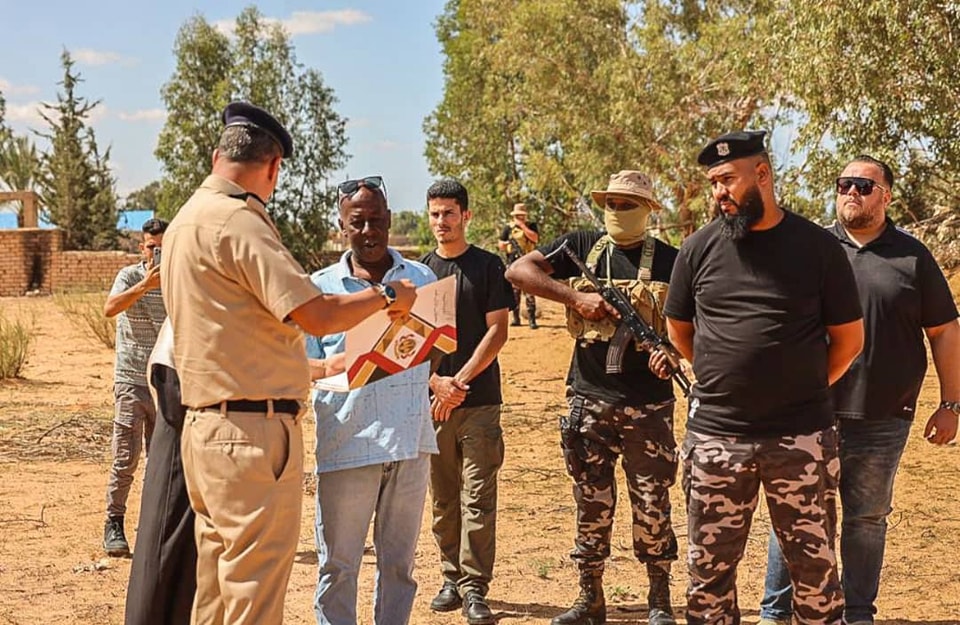 إدارة إنفاذ القانون تخلي عقاراً في قصر بن غشير وتسلمه لمالكه الشرعي. إدارة إنفاذ القانون تخلي عقاراً في قصر بن غشير وتسلمه لمالكه الشرعي.