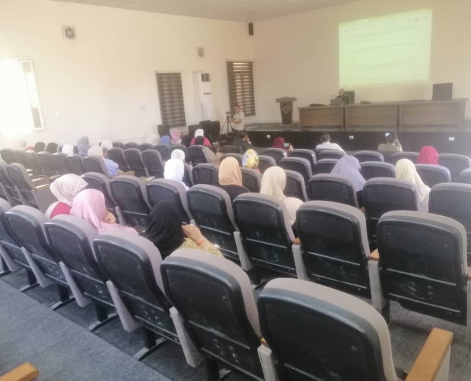 ورشة عمل حول كتابة الأوراق العلمية بكلية العلوم - جامعة الحفرة