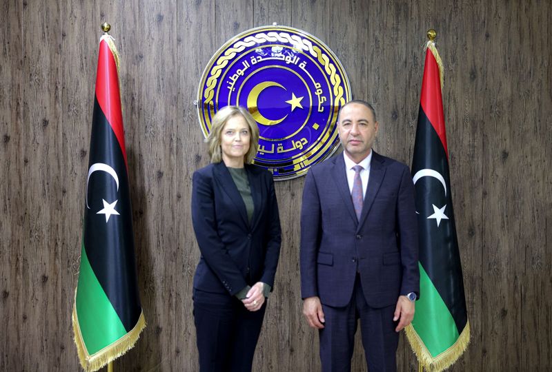 الباعور وسفير النرويج لدى ليبيا يبحثان إستئناف عمل السفارة النرويجية من العاصمة طرابلس. 
