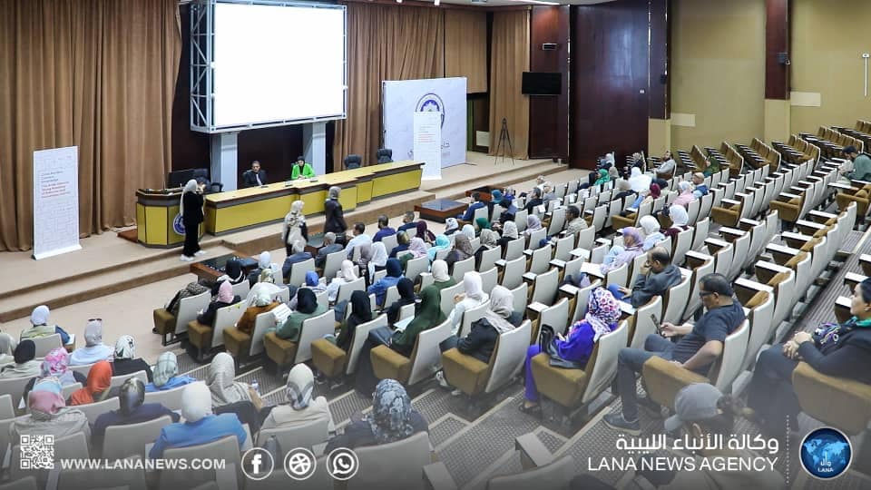 كلية الصيدلة بجامعة بنغازي تنظم ورشة عمل حول دعم ذوي الاضطرابات النمائية