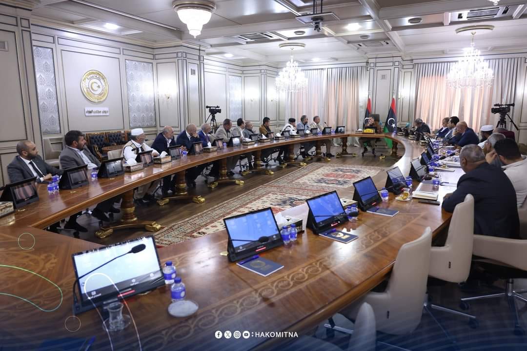 الدبيبة يبحث مع عمداء بلديات الجبل عدد من الملفات الخدمية والتنموية والاجتماعية.