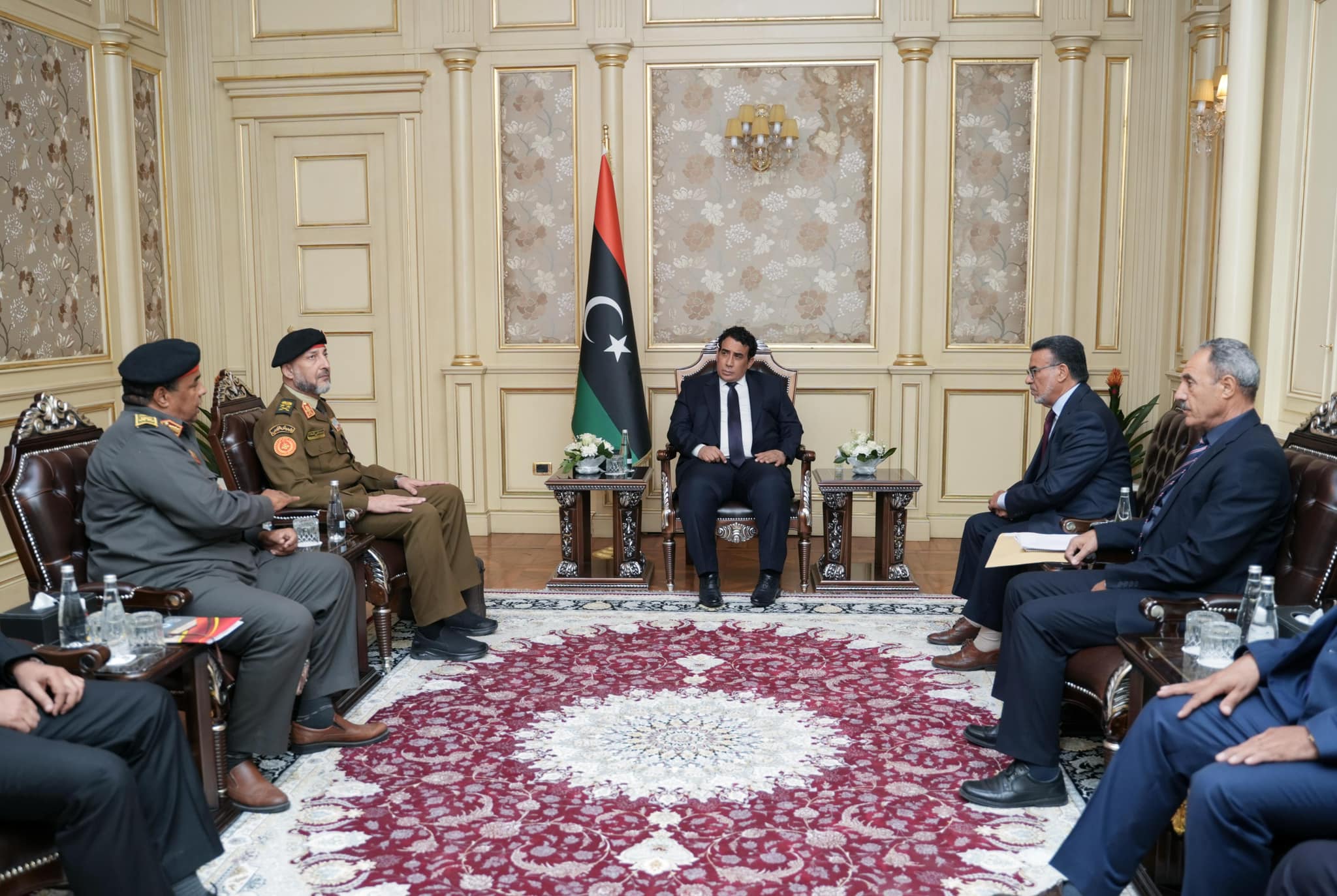 خلال لقائها المنفي.. لجنة ترسيم الحدود تؤكد أن حدود ليبيا البرية والبحرية حدود ثابتة وفقاً للقانون الدولي. خلال لقائها المنفي.. لجنة ترسيم الحدود تؤكد أن حدود ليبيا البرية والبحرية حدود ثابتة وفقاً للقانون الدولي.