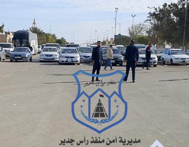 استئناف حركة عبور المسافرين عبر معبر رأس إجدير بعد اصلاح العطل بالجانب التونسي.