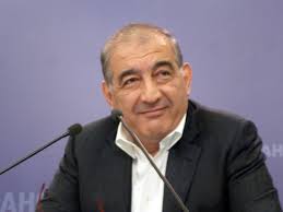 سياسي سوري يدعو الى ان تكون لقاءات المكونات السياسة السورية بالبلاد وليس بجنيف .